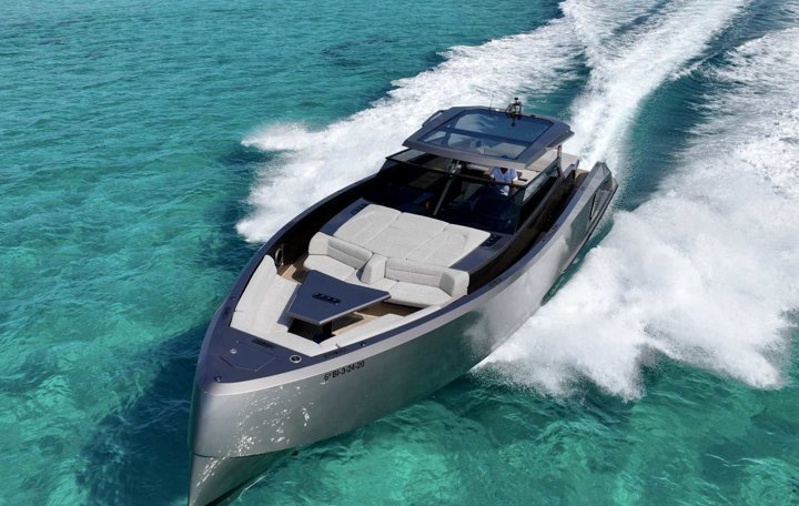 Vanquish VQ52 - CASA ATLANTIS